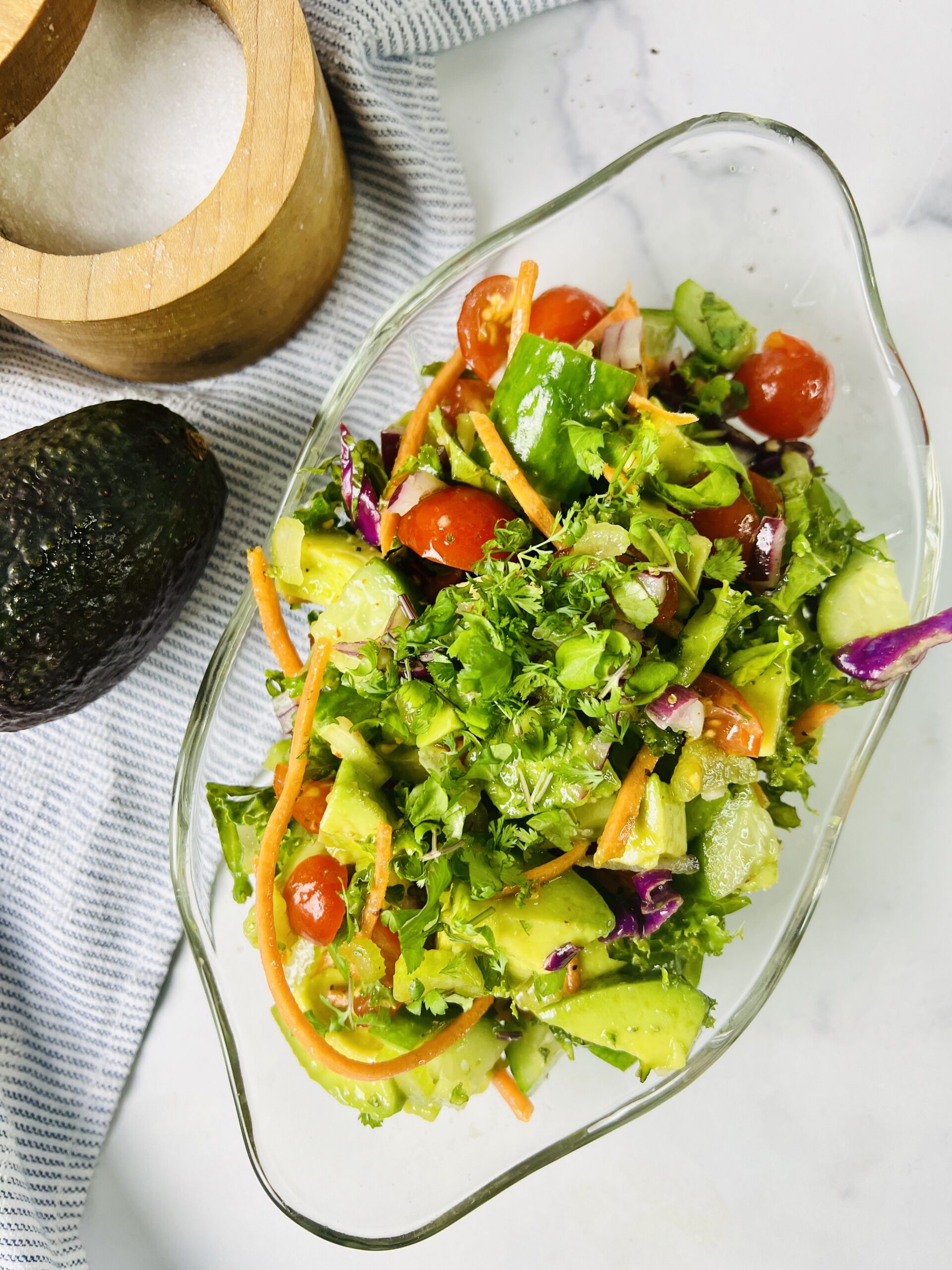 insalata avocado veggies
